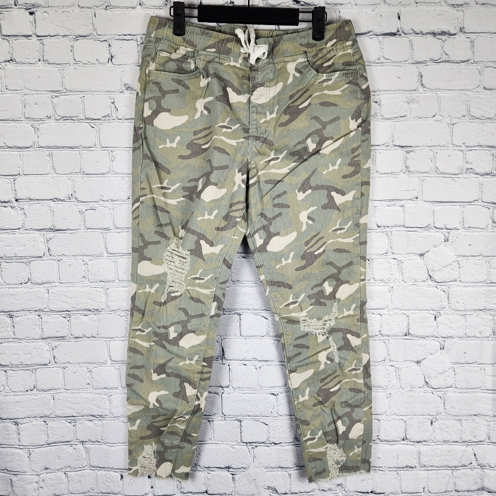 NWT YMI Size L Camo Jogger Syle Jeans